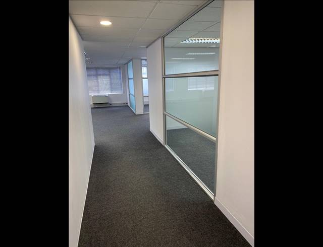 310M² OFFICE TO LET IN WATERFRONT